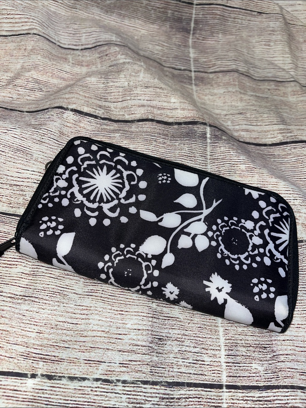 Thirty-One Coupon Clutch Black Floral Brushstrokes Like New White Pink Liner